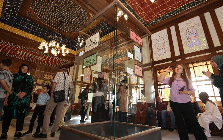 Konya’da Hüsn-i Hat Sergisi’ne yoğun ilgi Konya’da Hüsn-i Hat Sergisi’ne yoğun ilgi