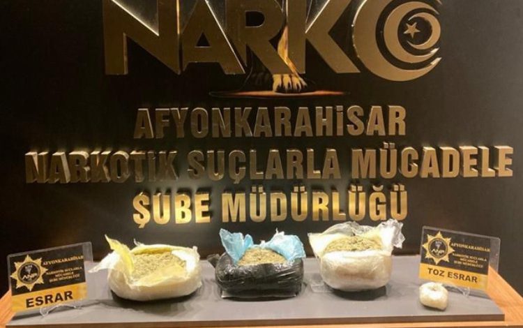 Afyonkarahisar’da otogarda uyuşturucu operasyonu Afyonkarahisar’da otogarda uyuşturucu operasyonu