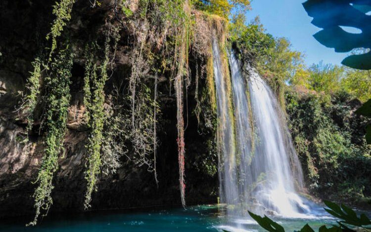 Düden Şelalesi’nde temizlik çalışması Düden Şelalesi’nde temizlik çalışması