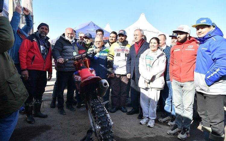 Başkan Büyükkılıç, Dünya Snowcross Şampiyonası Açılış Seremonisi’nde Başkan Büyükkılıç, Dünya Snowcross Şampiyonası Açılış Seremonisi’nde