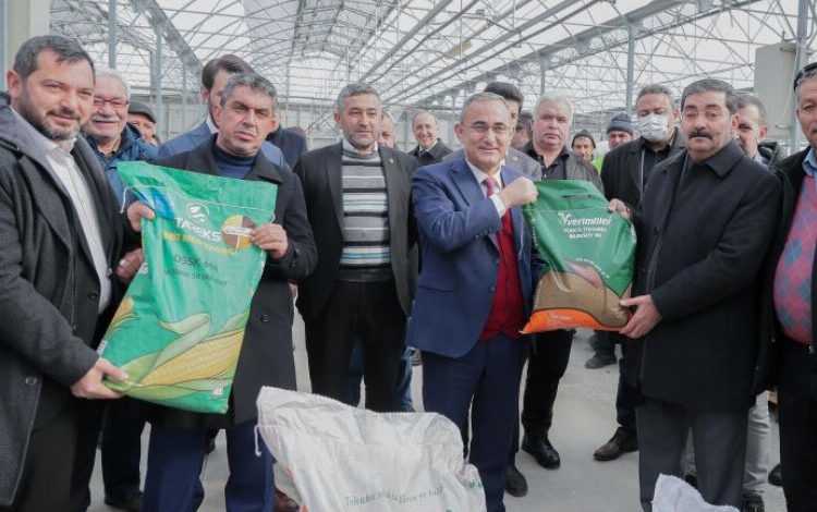 Kütahya Belediyesi’nden çiftçiye gübre desteği Kütahya Belediyesi’nden çiftçiye gübre desteği