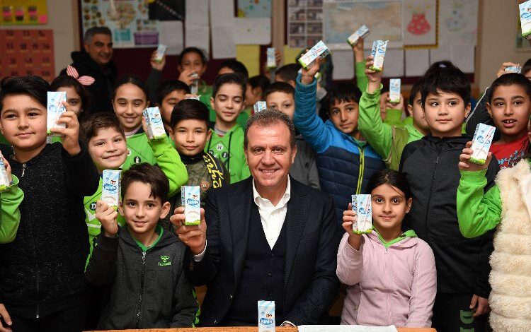 Çocuklara 4 milyon 459 bin 383 kutu süt dağıtıldı Çocuklara 4 milyon 459 bin 383 kutu süt dağıtıldı