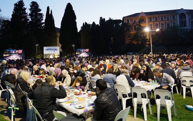 Boğaziçi Üniversitesi mezunları iftarda buluştu