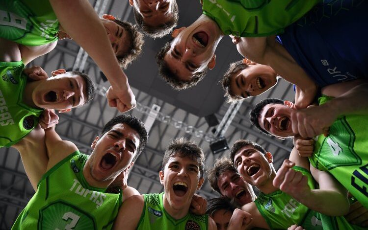 Tofaşlı gençler yarı finali garantiledi Tofaşlı gençler yarı finali garantiledi