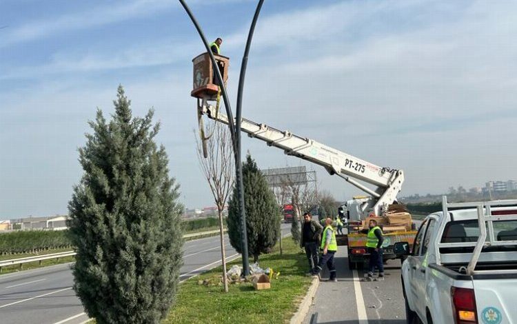 Manisa-İzmir Çevre Yolu’nda aydınlatma çalışmaları Manisa-İzmir Çevre Yolu’nda aydınlatma çalışmaları
