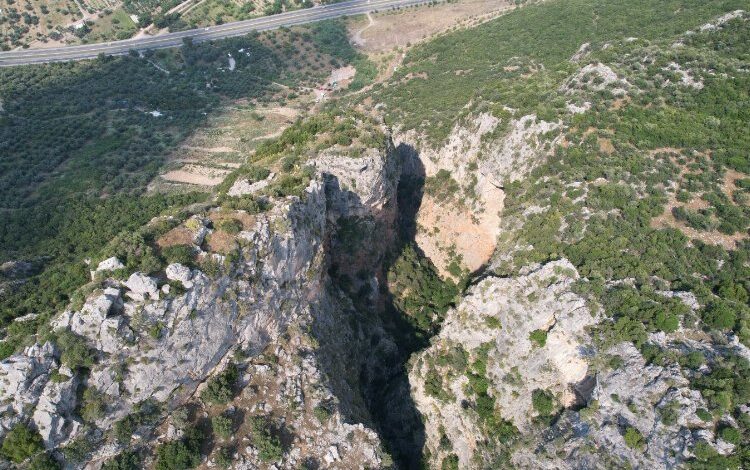 Kanyonda mahsur kaldı! 11 saatte kurtarıldı Kanyonda mahsur kaldı! 11 saatte kurtarıldı