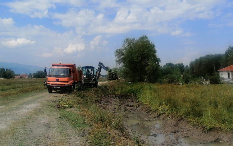 Kütahya’da yağmur suyu tahliye hatlarında temizlik Kütahya’da yağmur suyu tahliye hatlarında temizlik