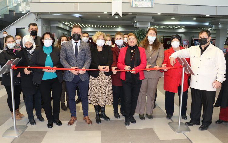 Manisa’da kadın kooperatifi sergi açtı