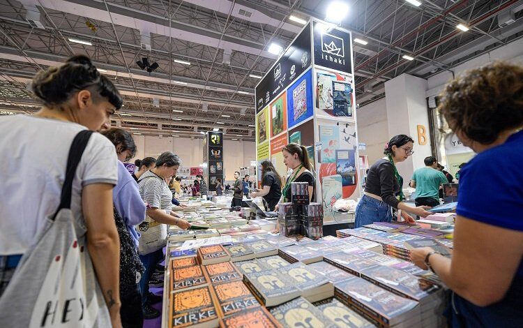 İZKİTAP’a ilk gün yoğun ilgi İZKİTAP’a ilk gün yoğun ilgi