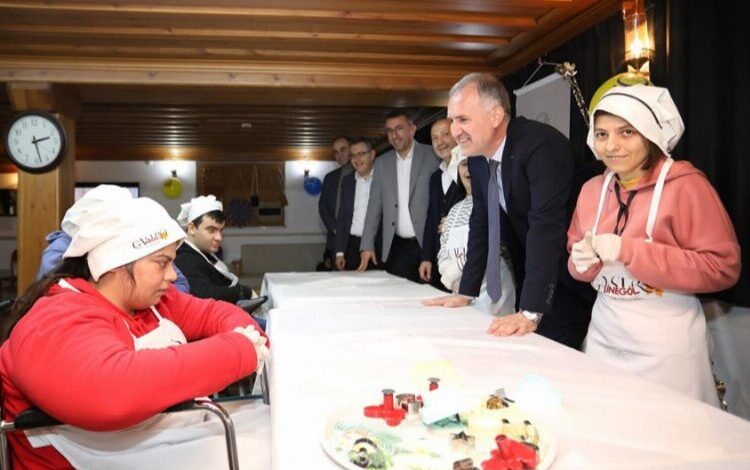 Bursa İnegöl’de ‘Engelsiz Şefler’ mutfakta Bursa İnegöl’de ‘Engelsiz Şefler’ mutfakta