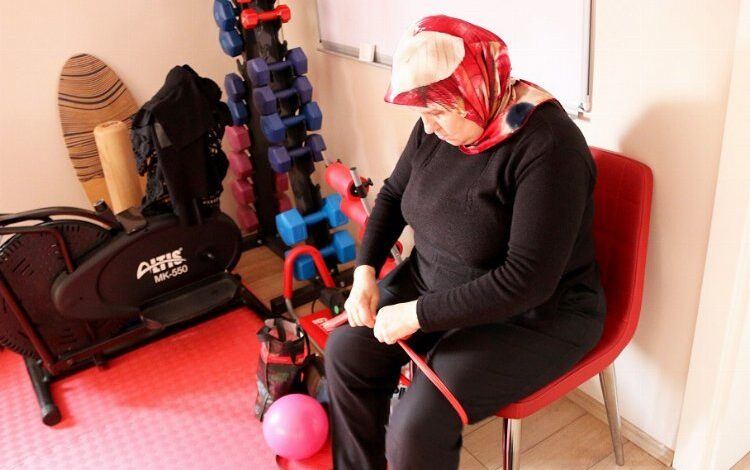 Sakaryalı yaşlılar yoga ve pilatesle gençleşiyor Sakaryalı yaşlılar yoga ve pilatesle gençleşiyor