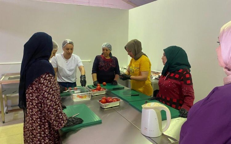 Çiğli’de ‘sağlıklı atıştırmalıklar’ için eğitimler tamamlandı Çiğli’de ‘sağlıklı atıştırmalıklar’ için eğitimler tamamlandı