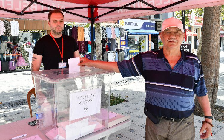 İzmir Çiğli’de vatandaşlar sandığa gitti! İzmir Çiğli’de vatandaşlar sandığa gitti!