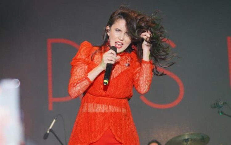 Karsu Alaçatı’yı mest etti Karsu Alaçatı’yı mest etti