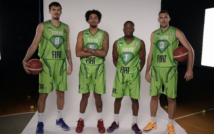 TOFAŞ Basketbol takımı ‘Medya Günü’nde buluştu TOFAŞ Basketbol takımı ‘Medya Günü’nde buluştu