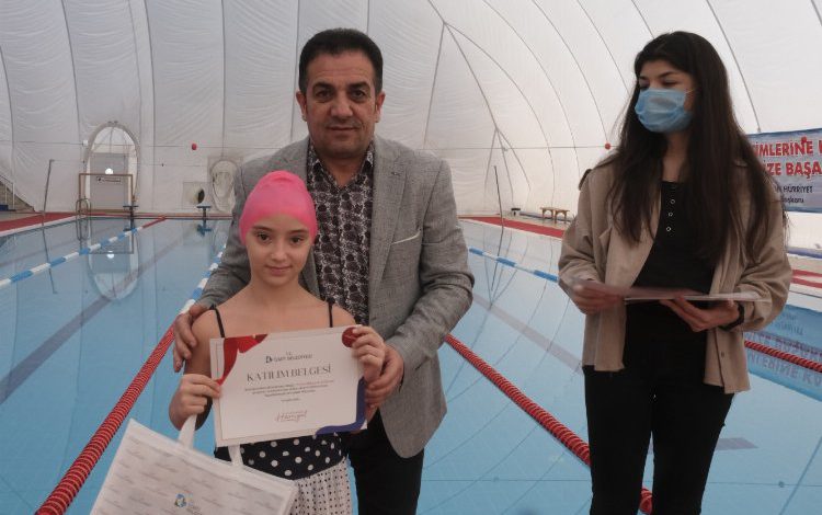 Kocaeliİzmit Belediyesi ile 25 çocuk yüzme sporuna adım attı Kocaeliİzmit Belediyesi ile 25 çocuk yüzme sporuna adım attı