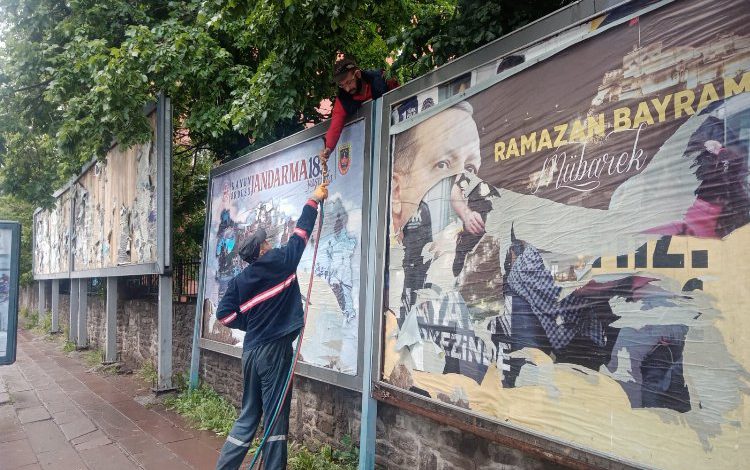 Kars’ta görüntü kirliliğine son Kars’ta görüntü kirliliğine son