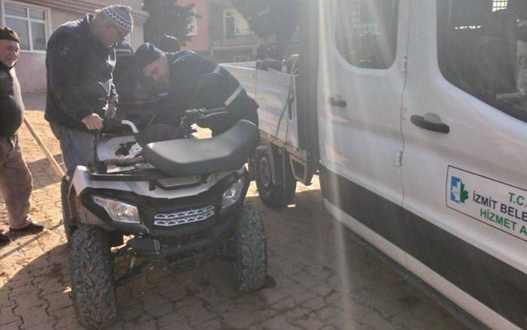 Kocaeli İzmit’te yolda kalan yaşlı amcanın yardımına koştu Kocaeli İzmit’te yolda kalan yaşlı amcanın yardımına koştu