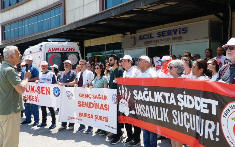 Bursa’da sağlık çalışanlarından şiddete isyan! Bursa’da sağlık çalışanlarından şiddete isyan!