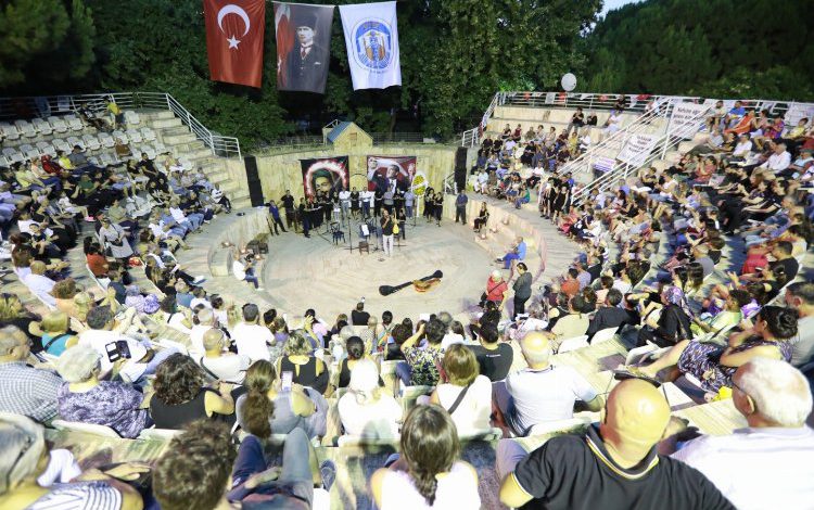 Sivas Katliamı Efes Selçuk’ta sessiz yürüyüş ile anıldı Sivas Katliamı Efes Selçuk’ta sessiz yürüyüş ile anıldı