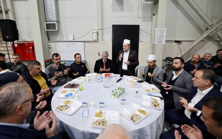 Sakarya’da dualar Büyükşehir’in şehit itfaiyecisi Sakarya’da dualar Büyükşehir’in şehit itfaiyecisi