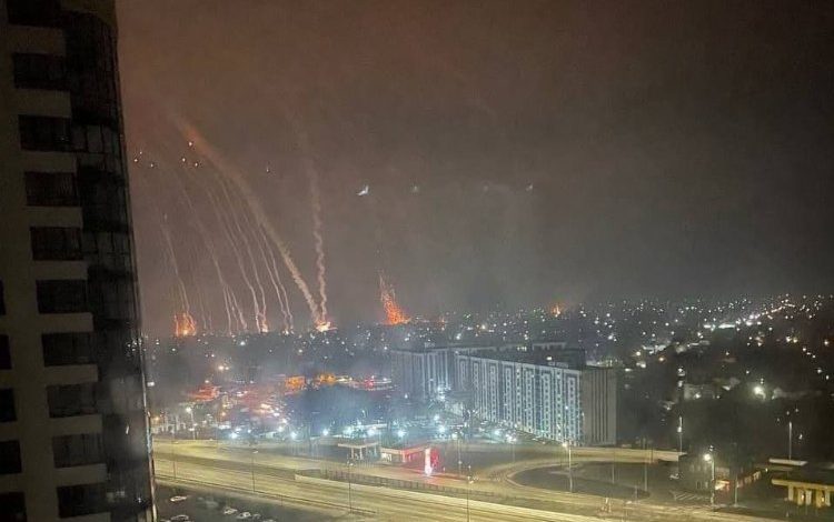 BM: Ukrayna’da şu ana kadar 64 sivil öldü, 176 sivil de yaralandı BM: Ukrayna’da şu ana kadar 64 sivil öldü, 176 sivil de yaralandı