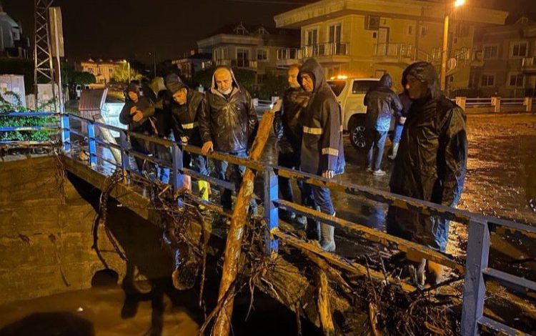 Muğla Marmaris’i sel vurdu Muğla Marmaris’i sel vurdu