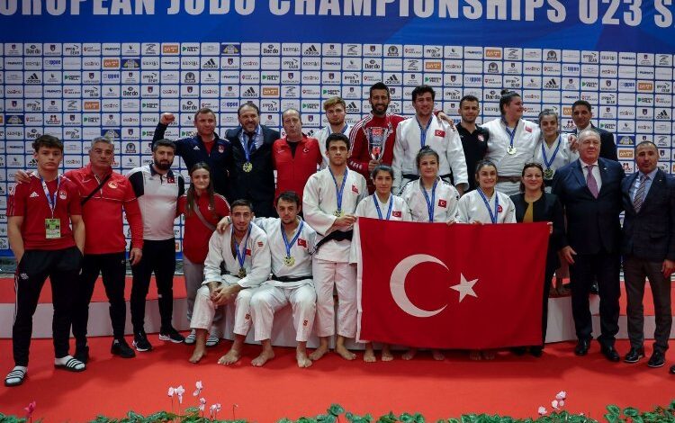 Bosna Hersek’te Kağıtspor fırtınası Bosna Hersek’te Kağıtspor fırtınası