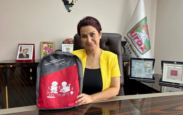 Kiraz’da 1. sınıfların çantaları belediyeden
