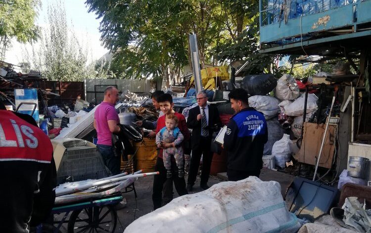 Bursa Osmangazi’de hurdacılara çalıntı mazgal denetimi Bursa Osmangazi’de hurdacılara çalıntı mazgal denetimi