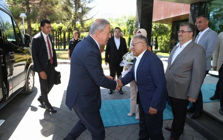 Hulusi Akar’dan Büyükkılıç’a ziyaret