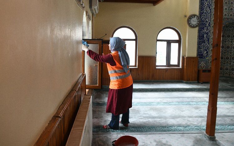 Çayırova’da camilerde Ramazan temizliği Çayırova’da camilerde Ramazan temizliği