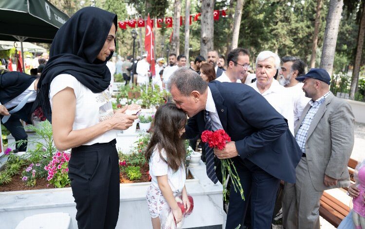 Başkan Seçer şehit aileleriyle bayramlaştı