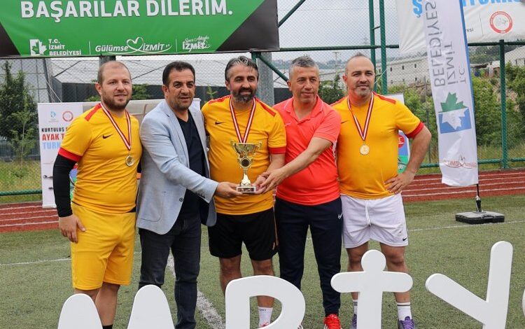 Kurtuluş Kupası Ayak Tenisi kıran kırana geçti Kurtuluş Kupası Ayak Tenisi kıran kırana geçti