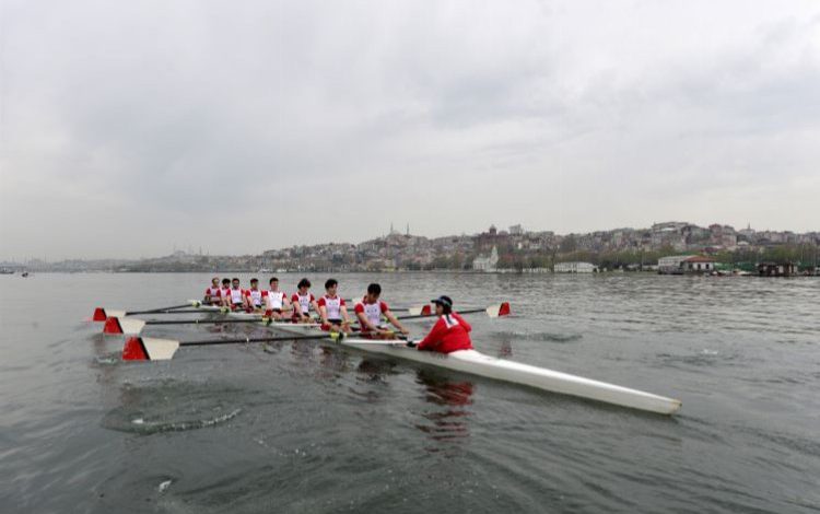 Gençler “Haliç Dostluk Kupası” için yarıştı