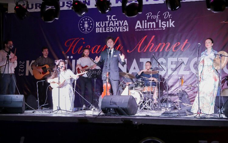 Kütahyalılar Türk-Macar halk şarkıları ile eğlendi Kütahyalılar Türk-Macar halk şarkıları ile eğlendi