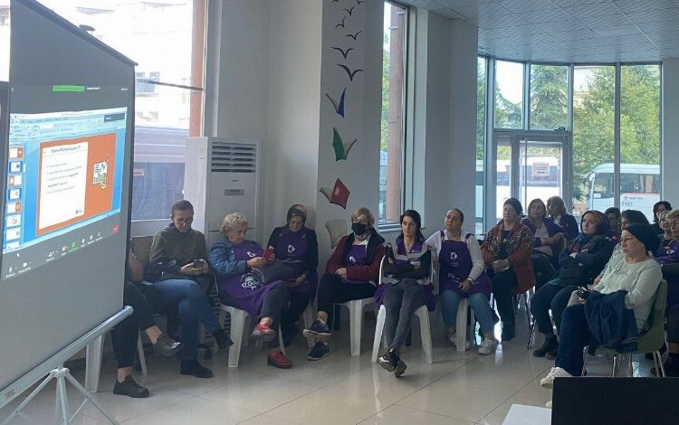 İZGİM’li kadınlara ‘dijital pazarlama’ eğitimi İZGİM’li kadınlara ‘dijital pazarlama’ eğitimi