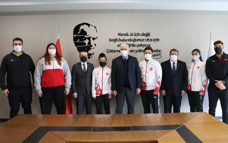 Manisa Büyükşehir, sporcularını ödüllendirdi