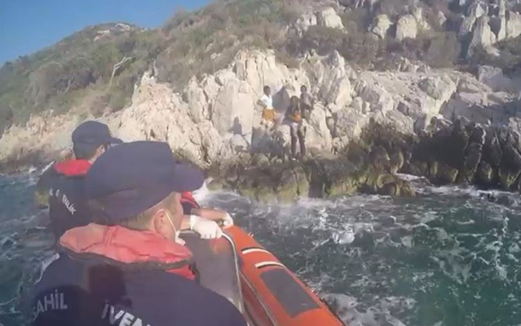 Aydın Kuşadası açıklarında 7 düzensiz göçmen kurtarıldı