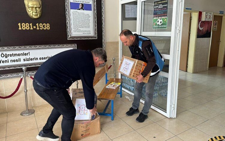 Gölcük’ten afetzedelere destek sürüyor Gölcük’ten afetzedelere destek sürüyor