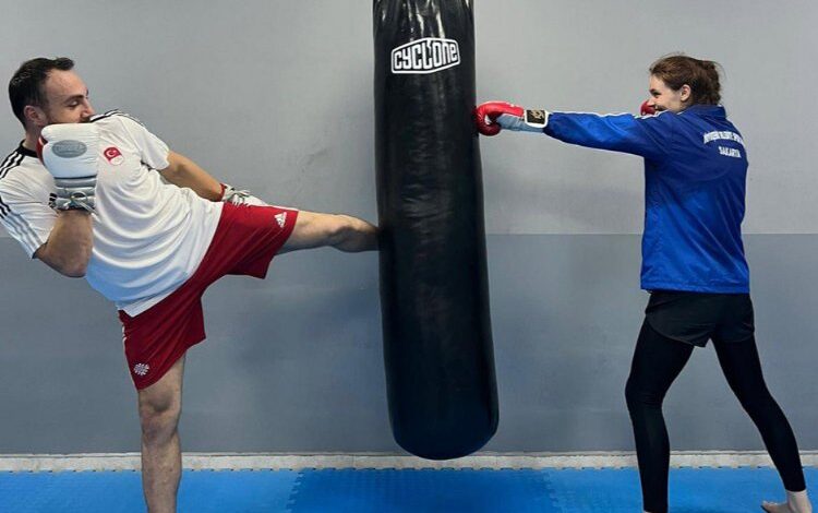 Sakaryalı kick boks sporcuları Avrupa Şampiyonası’nda