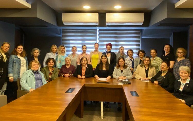 CHP’li kadınlardan eş zamanlı ‘beslenme’ tepkisi!