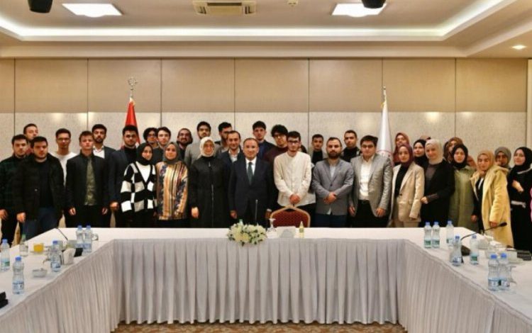 Bakan Bozdağ, geleceğin hukukçularıyla buluştu Bakan Bozdağ, geleceğin hukukçularıyla buluştu