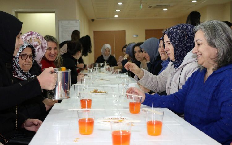 Anne Şehir’den kokulu mum yapımı Anne Şehir’den kokulu mum yapımı