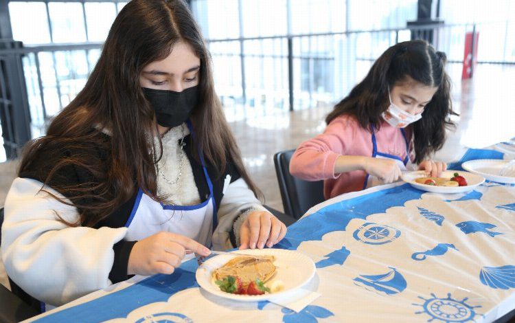 Kocaeli’nde minikler sanatla birlikte eğleniyor