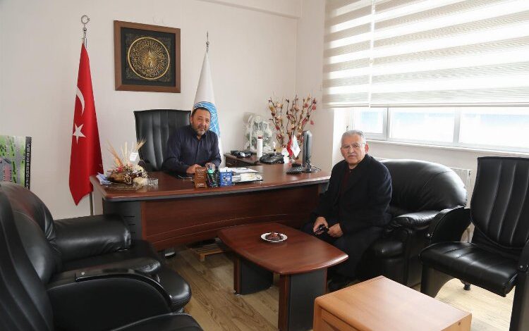 Memduh Büyükkılıç’tan Kayseri Hali’ne ziyaret