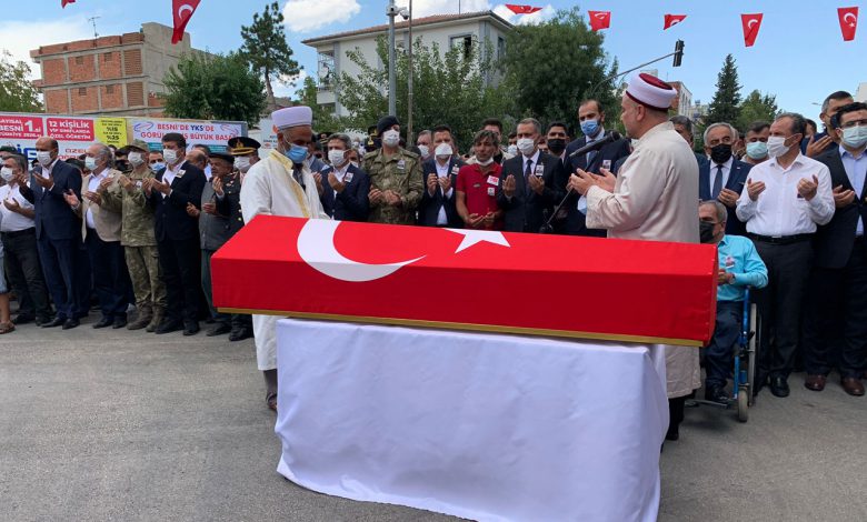 Adıyaman şehidini son yolculuğuna uğurladı Adıyaman şehidini son yolculuğuna uğurladı
