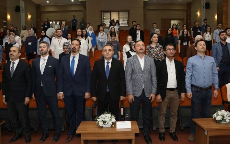 ERÜ’de “Hukukta Kariyer Zirvesi” düzenlendi ERÜ’de “Hukukta Kariyer Zirvesi” düzenlendi