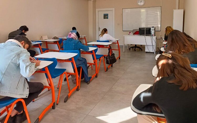 Diyarbakır DİSMEK’te eğitimler sürüyor