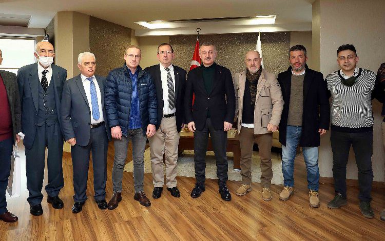 Kocaeli’nde Başkan Büyükakın, futbol antrenörlerini ağırladı